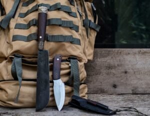 hunting knife / hiking knife